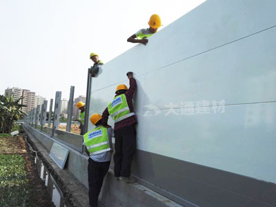 深圳大通建材施工工地鋼結(jié)構(gòu)圍擋價(jià)格是多少？
