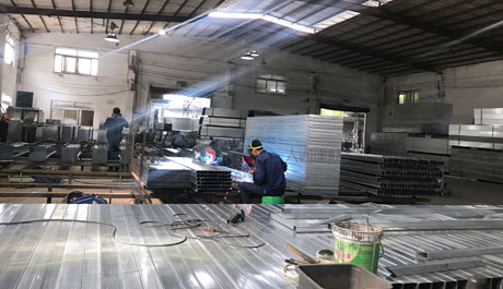 深圳大通建材，引領施工工地圍擋新市場，鋼圍擋、pvc圍擋生產銷售廠家。